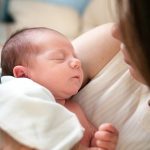 Comment puis-je améliorer le sommeil de mon bébé