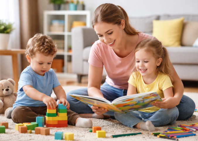 Le métier de babysitter : un rôle clé dans l’épanouissement de l’enfant